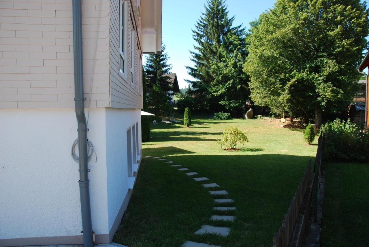 Landgasthof Zum Dorfkrug Häusern Extérieur photo