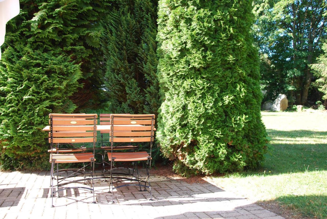 Landgasthof Zum Dorfkrug Häusern Extérieur photo