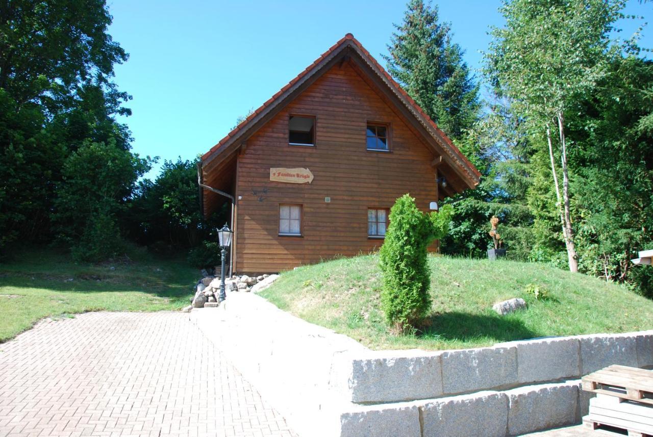 Landgasthof Zum Dorfkrug Häusern Extérieur photo