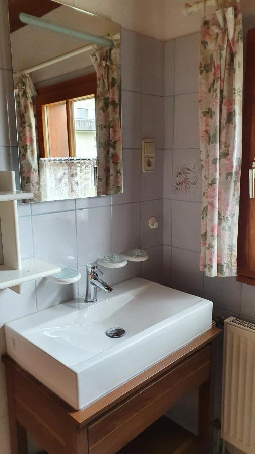 Landgasthof Zum Dorfkrug Häusern Extérieur photo