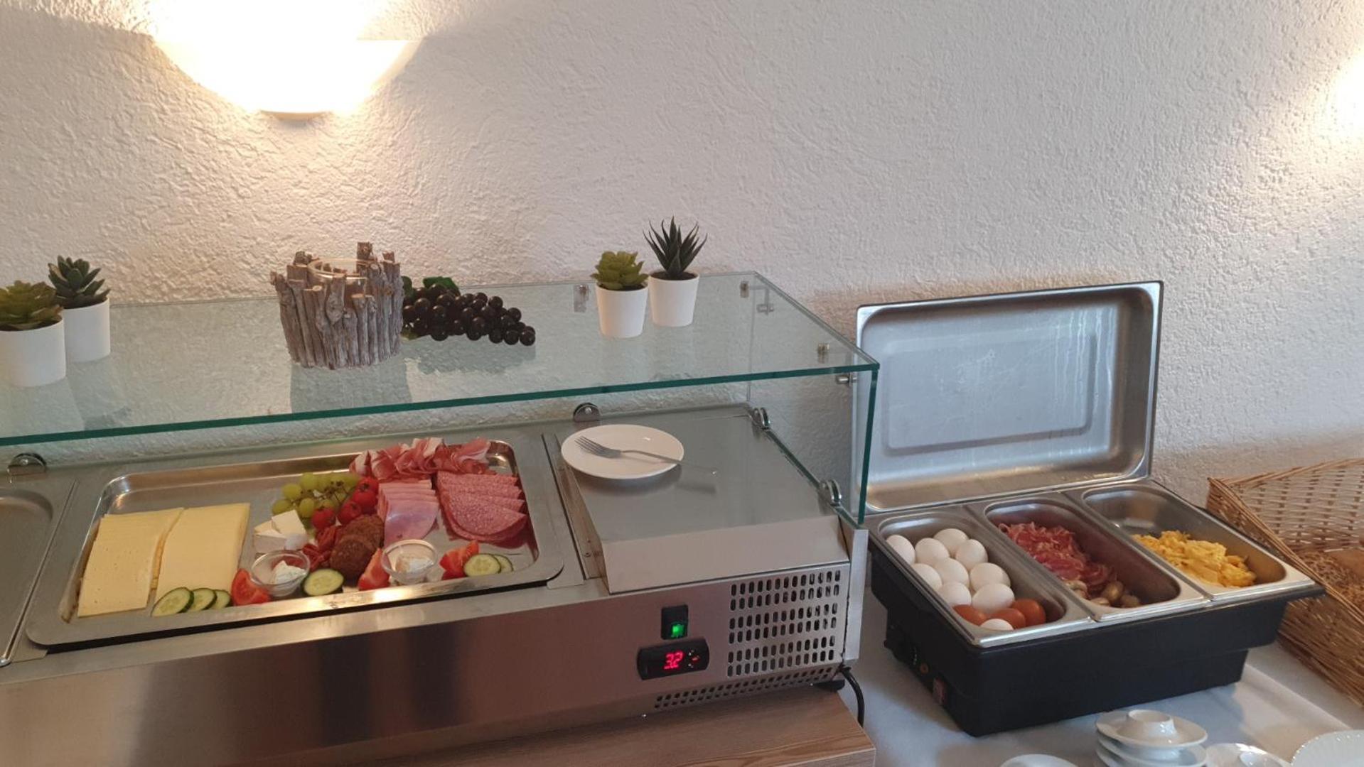Landgasthof Zum Dorfkrug Häusern Extérieur photo