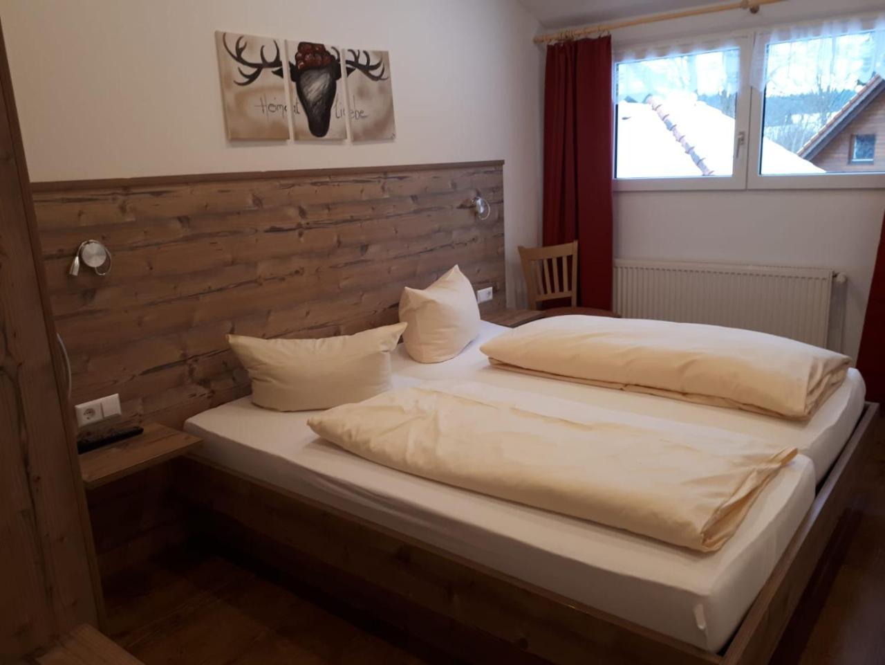 Landgasthof Zum Dorfkrug Häusern Extérieur photo
