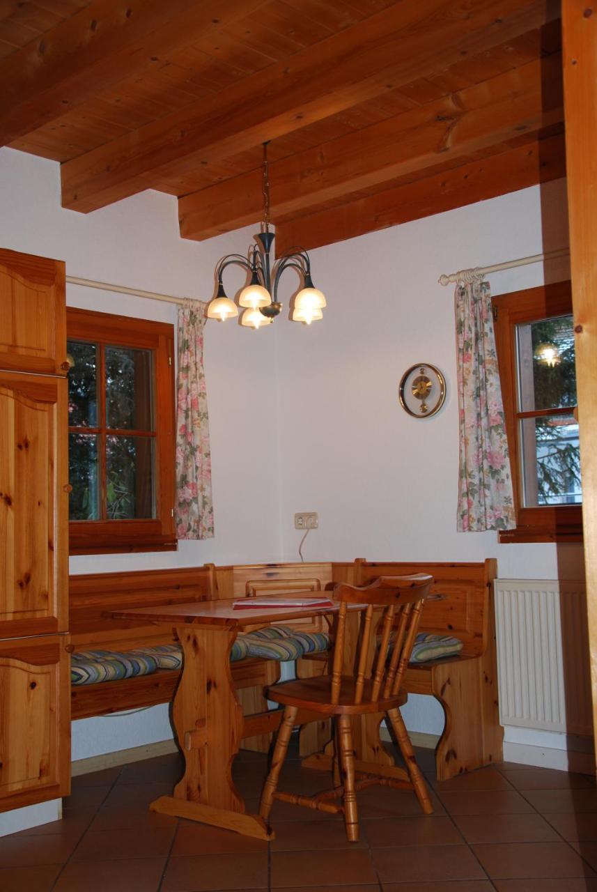 Landgasthof Zum Dorfkrug Häusern Extérieur photo