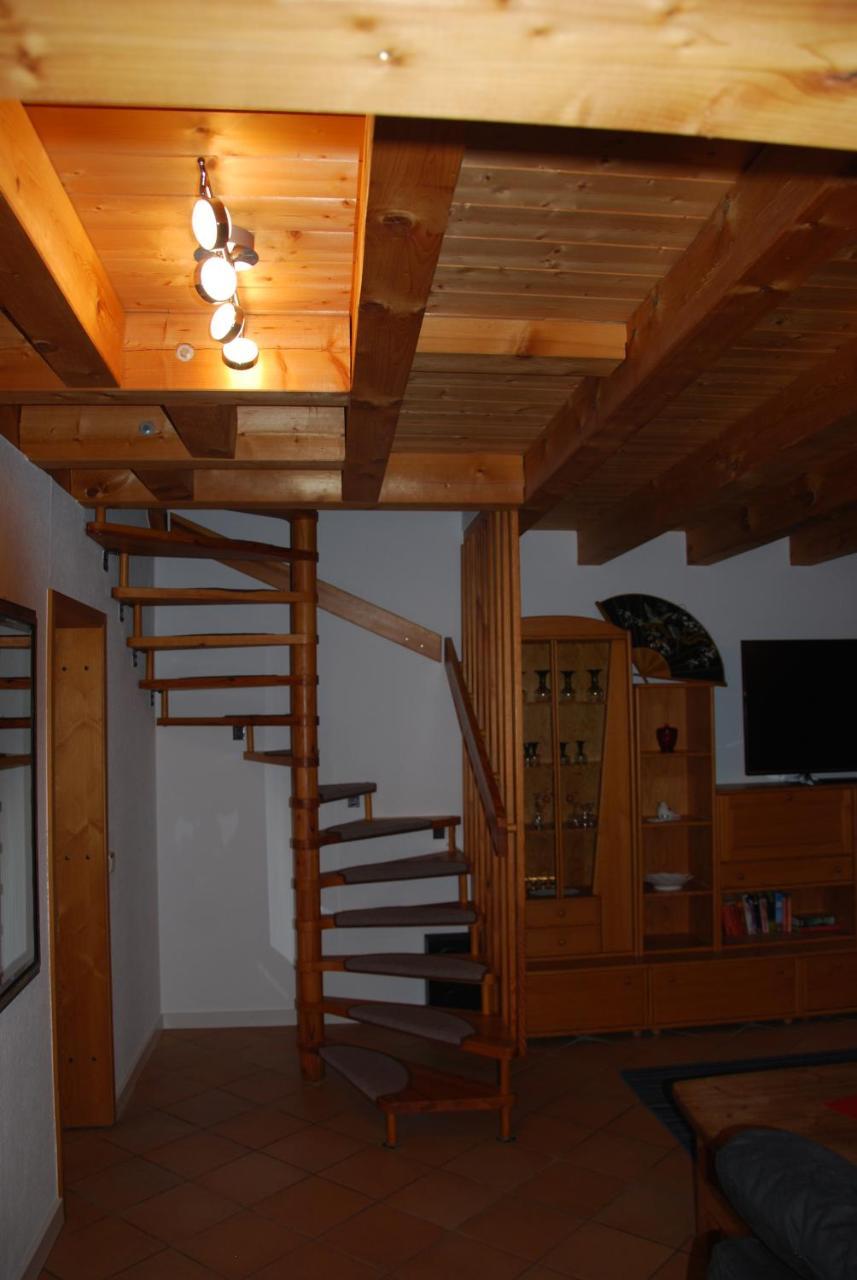 Landgasthof Zum Dorfkrug Häusern Extérieur photo