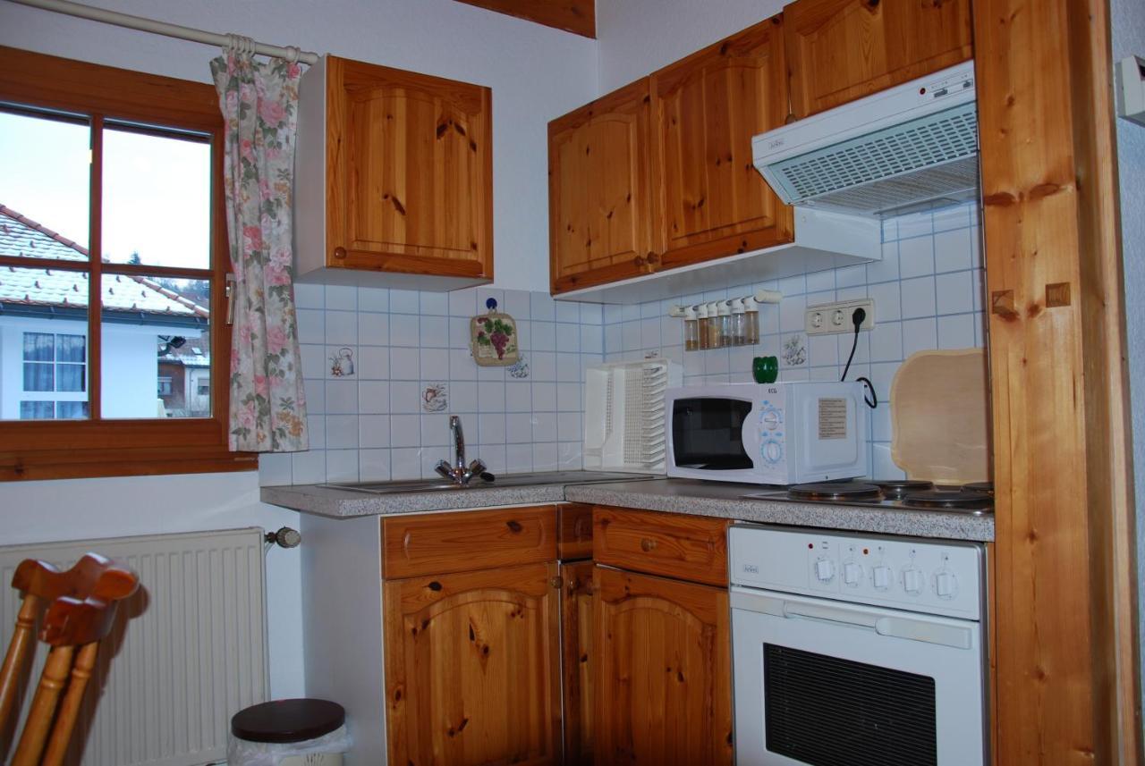 Landgasthof Zum Dorfkrug Häusern Extérieur photo