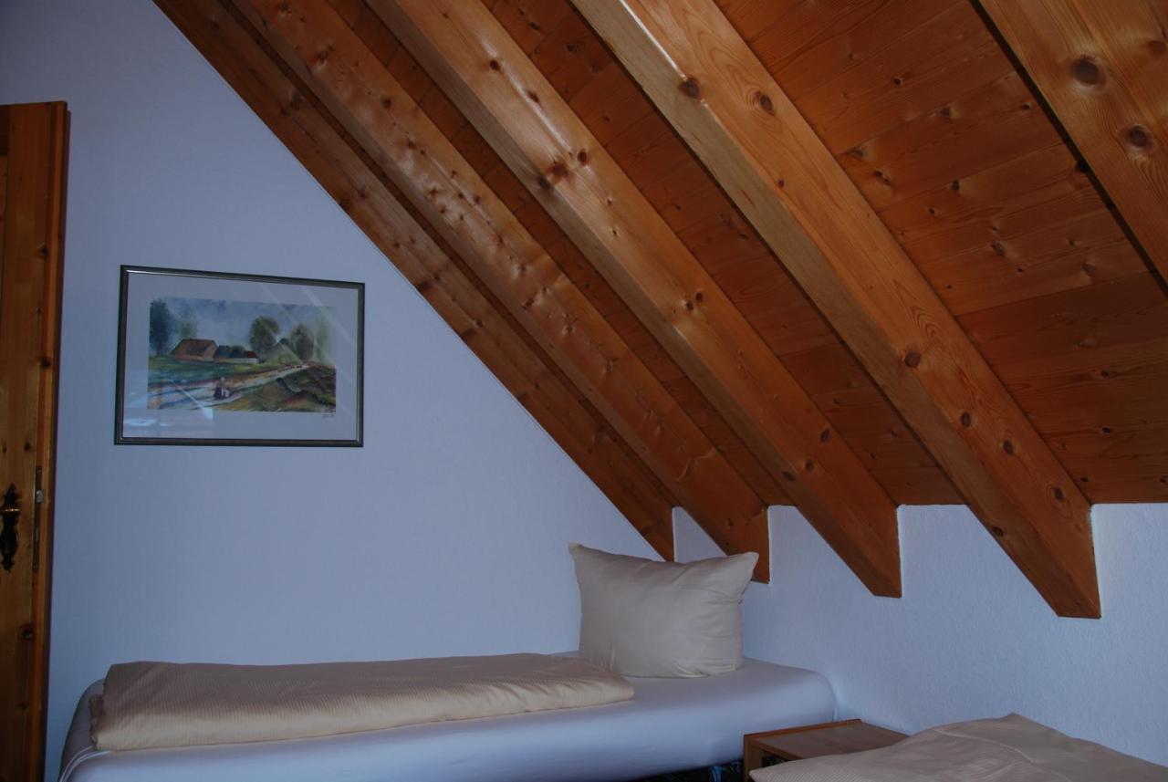 Landgasthof Zum Dorfkrug Häusern Extérieur photo