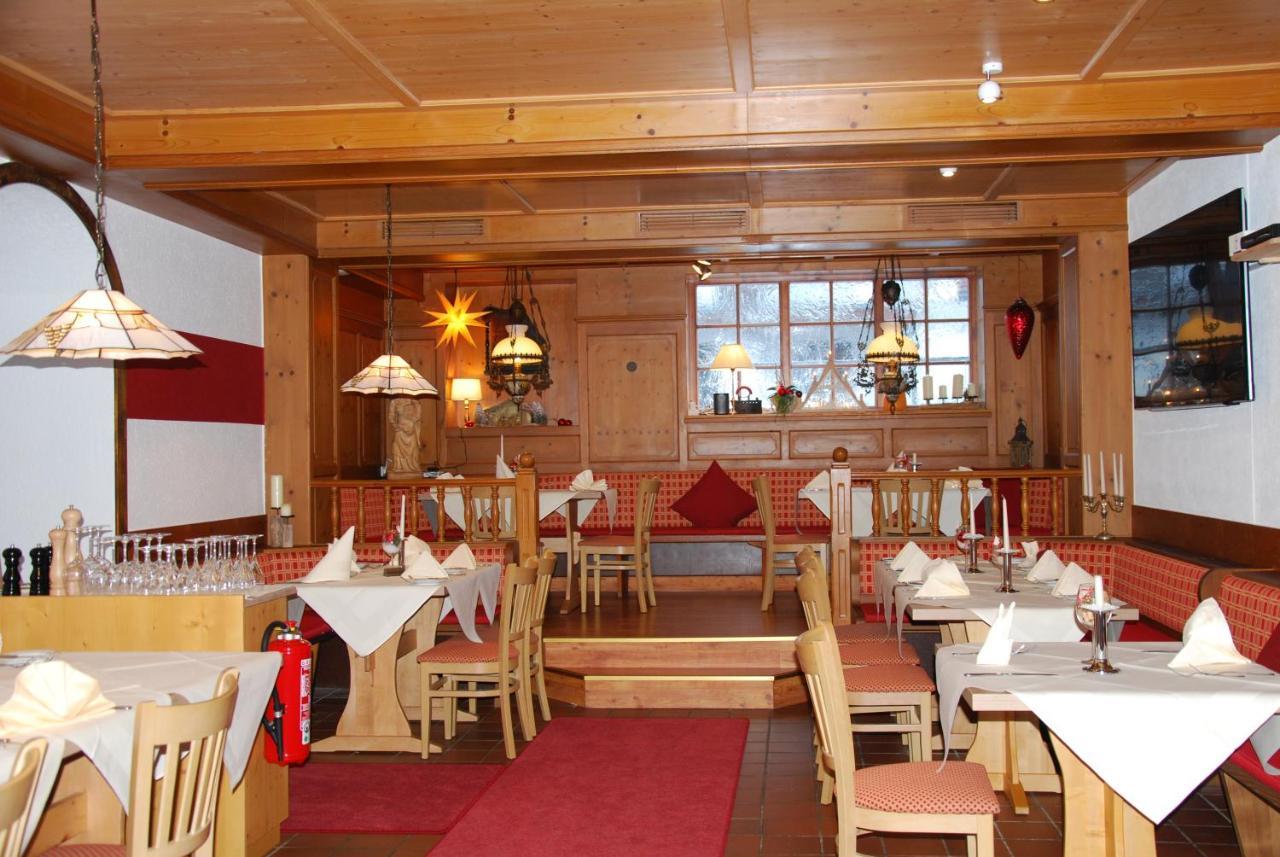 Landgasthof Zum Dorfkrug Häusern Extérieur photo